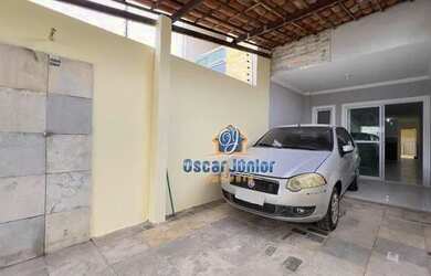 Imagem: A casa possui 3 Dormitórios, 3 Banheiros, 2 Vagas na garagem