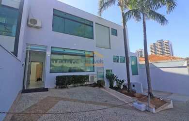 Imagem: A casa possui 5 Banheiros, 5 Vagas na garagem e 371m² de Área