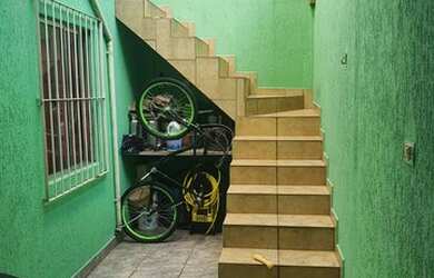 Imagem: A casa possui 4 Dormitórios, 3 Banheiros, 2 Vagas na garagem