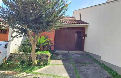 Imagem: A casa em condomínio possui 4 Dormitórios, 3 Banheiros, 1