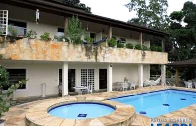 Imagem: A casa em condomínio possui 5 Dormitórios, 5 Banheiros, 2