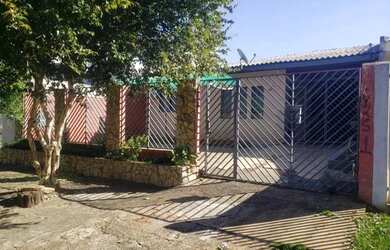 Imagem: A casa possui 4 Dormitórios, 2 Banheiros, 160m² de Área e