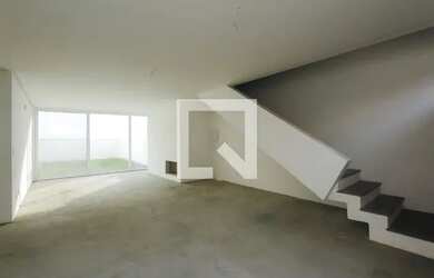 Imagem: A casa possui 3 Dormitórios, 3 Banheiros, 2 Vagas na garagem