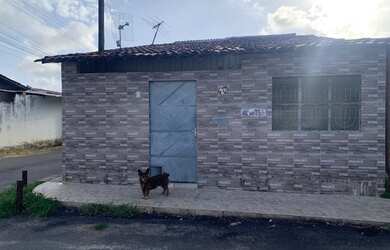 Imagem: A casa possui 3 Dormitórios, 2 Banheiros e está localizado