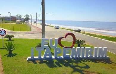 Imagem: A casa possui 3 Dormitórios, 1 Banheiro, 1 Vaga na garagem