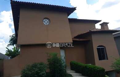 Imagem: A casa possui 5 Dormitórios, 5 Banheiros, 4 Vagas na garagem