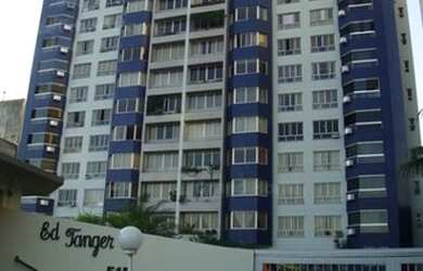 Imagem: O apartamento possui 4 Dormitórios, 2 Banheiros, 4 Vagas na