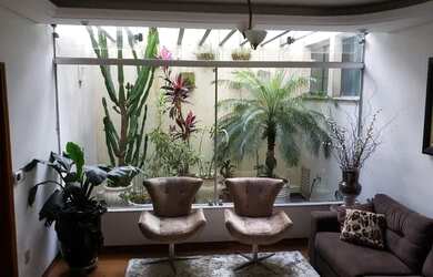 Imagem: A casa possui 4 Dormitórios, 4 Banheiros, 3 Vagas na garagem