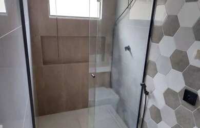 Imagem: A casa possui 2 Dormitórios, 2 Banheiros, 1 Vaga na garagem