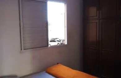 Imagem: O apartamento possui 3 Dormitórios, 1 Banheiro, 2 Vagas na