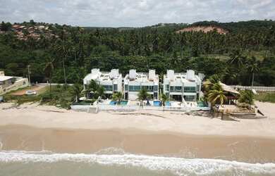 Imagem: A casa possui 3 Dormitórios, 5 Banheiros, 2 Vagas na garagem