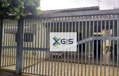 Imagem: A casa possui 2 Dormitórios, 1 Banheiro, 2 Vagas na garagem