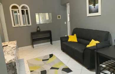 Imagem: A casa possui 3 Dormitórios, 1 Banheiro, 3 Vagas na garagem