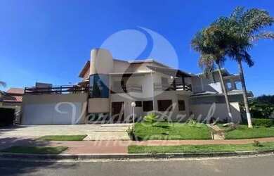 Imagem: A casa em condomínio possui 5 Dormitórios, 5 Banheiros, 4