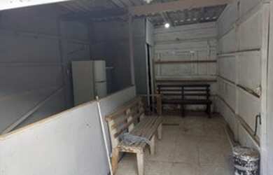 Imagem: A casa possui 1 Dormitório, 1 Banheiro, 1 Vaga na garagem