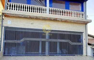 Imagem: A casa possui 4 Dormitórios, 3 Banheiros, 2 Vagas na garagem