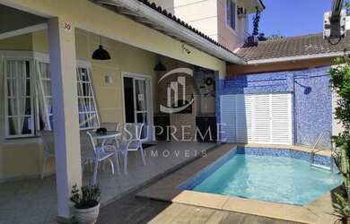 Imagem: A casa em condomínio possui 4 Dormitórios, 3 Banheiros, 2