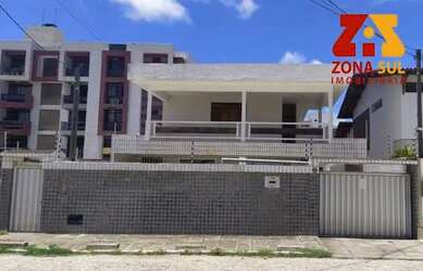 Imagem: A casa possui 4 Dormitórios, 1 Banheiro, 4 Vagas na garagem