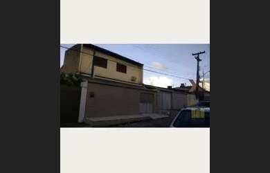 Imagem: A casa possui 3 Dormitórios, 2 Banheiros, 1 Vaga na garagem