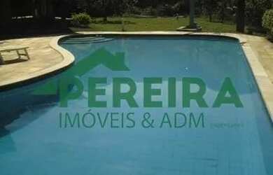 Imagem: A casa em condomínio possui 4 Dormitórios, 5 Banheiros, 2