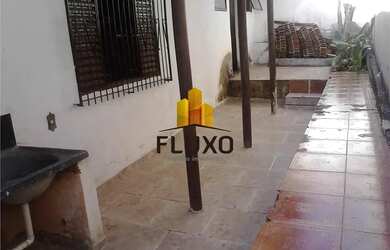 Imagem: A casa possui 2 Dormitórios, 1 Banheiro, 2 Vagas na garagem