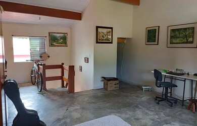 Imagem: A casa possui 3 Dormitórios, 2 Banheiros, 2 Vagas na garagem