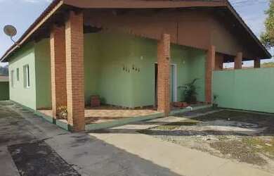 Imagem: A casa possui 2 Dormitórios, 2 Banheiros, 2 Vagas na garagem