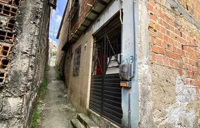 Imagem: A casa possui 2 Dormitórios, 1 Banheiro e está localizado