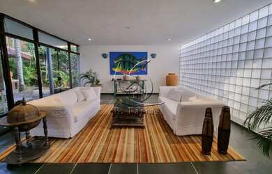 Imagem: A casa possui 4 Dormitórios, 4 Banheiros, 4 Vagas na garagem