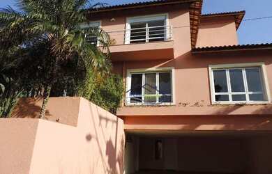 Imagem: A casa em condomínio possui 4 Dormitórios, 5 Banheiros, 5