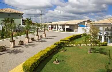 Imagem: A casa em condomínio possui 3 Dormitórios, 1 Banheiro, 2 Vagas