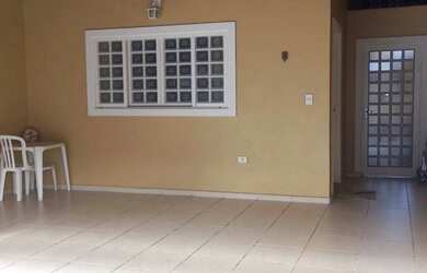 Imagem: A casa possui 3 Dormitórios, 1 Banheiro e 60m² de Área e