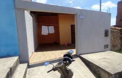 Imagem: A casa possui 2 Dormitórios, 2 Banheiros, 1 Vaga na garagem