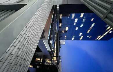 Imagem: O apartamento possui 1 Dormitório, 2 Banheiros, 1 Vaga na garagem