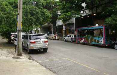 Imagem: O depósito possui 1 Vaga na garagem e 90m² de Área e está