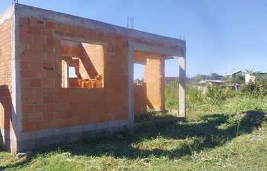 Imagem: A casa possui 2 Dormitórios, 1 Banheiro, 200m² de Área e