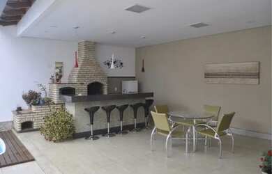 Imagem: A casa possui 4 Dormitórios, 5 Banheiros, 2 Vagas na garagem