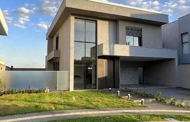 Imagem: A casa possui 3 Dormitórios, 5 Banheiros, 4 Vagas na garagem