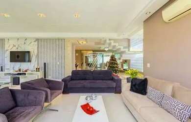 Imagem: A casa em condomínio possui 4 Dormitórios, 5 Banheiros, 4