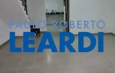 Imagem: A casa possui 3 Dormitórios, 1 Banheiro, 2 Vagas na garagem