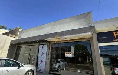 Imagem: O depósito possui 2 Vagas na garagem e 40m² de Área e está