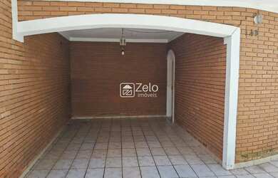 Imagem: A casa possui 3 Dormitórios, 3 Banheiros, 3 Vagas na garagem