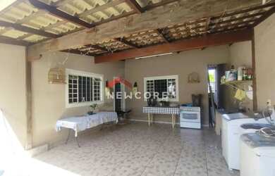 Imagem: A casa possui 3 Dormitórios, 2 Banheiros, 5 Vagas na garagem