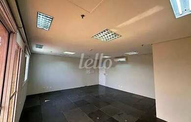 Imagem: O depósito possui 1 Vaga na garagem, 45m² de Área e está