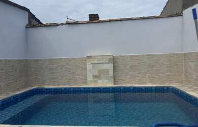 Imagem: A casa possui 2 Dormitórios, Acomodam 12 pessoas, 2 Vagas na