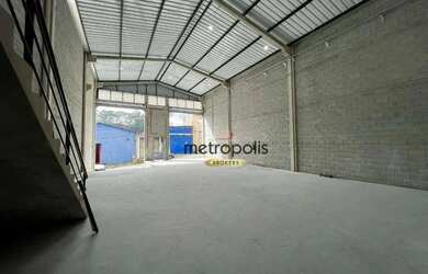 Imagem: O depósito possui 355m² de Área, Imóvel novo e está localizado