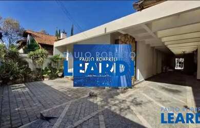 Imagem: A casa possui 3 Dormitórios, 5 Banheiros, 4 Vagas na garagem