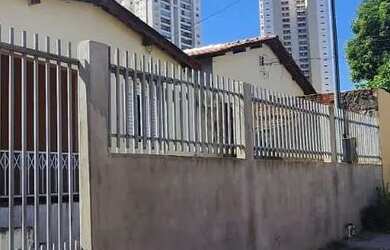 Imagem: A casa possui 2 Dormitórios, 1 Banheiro, 2 Vagas na garagem