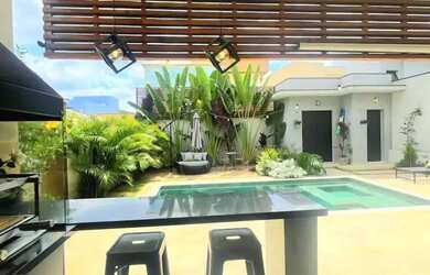 Imagem: A casa possui 3 Dormitórios, 5 Banheiros, 5 Vagas na garagem