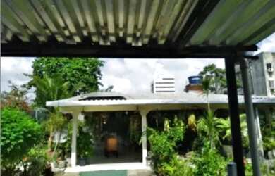 Imagem: A casa possui 3 Dormitórios, 3 Banheiros, 4 Vagas na garagem